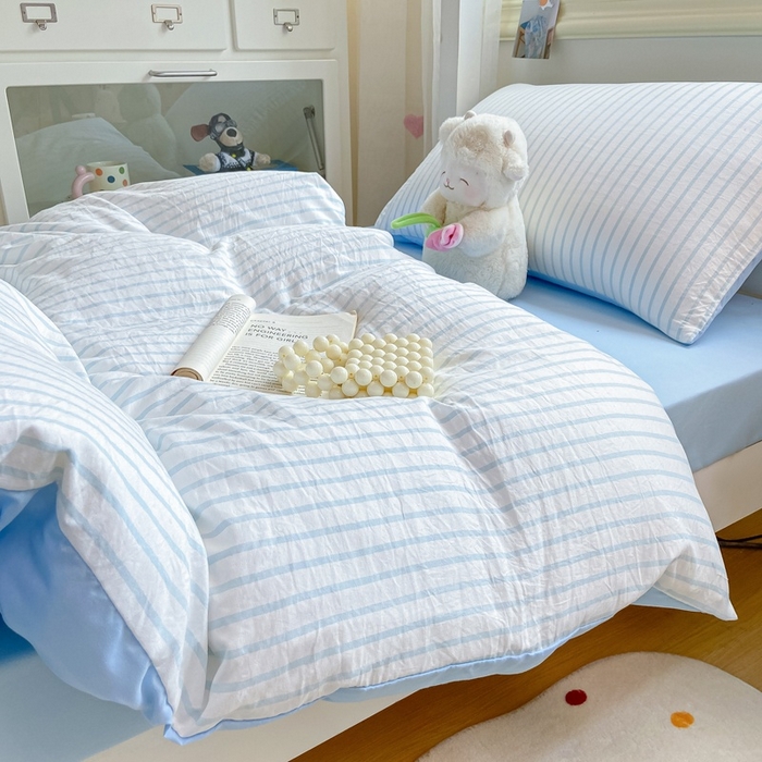 91家纺网 家纺一手货源 找家纺 （总）麒东家纺 2025新款开学季学生ins风条纹方格水洗四件套学生上下铺三件套