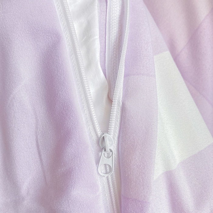 91家纺网 家纺一手货源 找家纺 麒东家纺 2025新款开学季学生ins风条纹方格水洗四件套学生上下铺三件套 条纹粉色