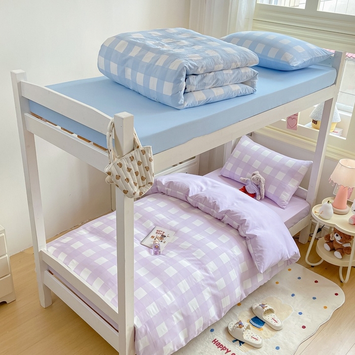 91家纺网 家纺一手货源 找家纺 麒东家纺 2025新款开学季学生ins风条纹方格水洗四件套学生上下铺三件套 条纹粉色