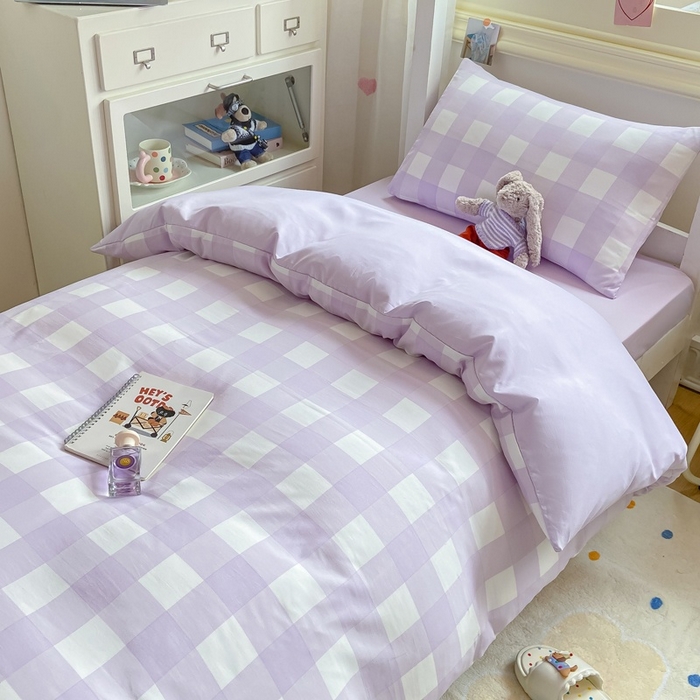 91家纺网 家纺一手货源 找家纺 麒东家纺 2025新款开学季学生ins风条纹方格水洗四件套学生上下铺三件套 条纹粉色