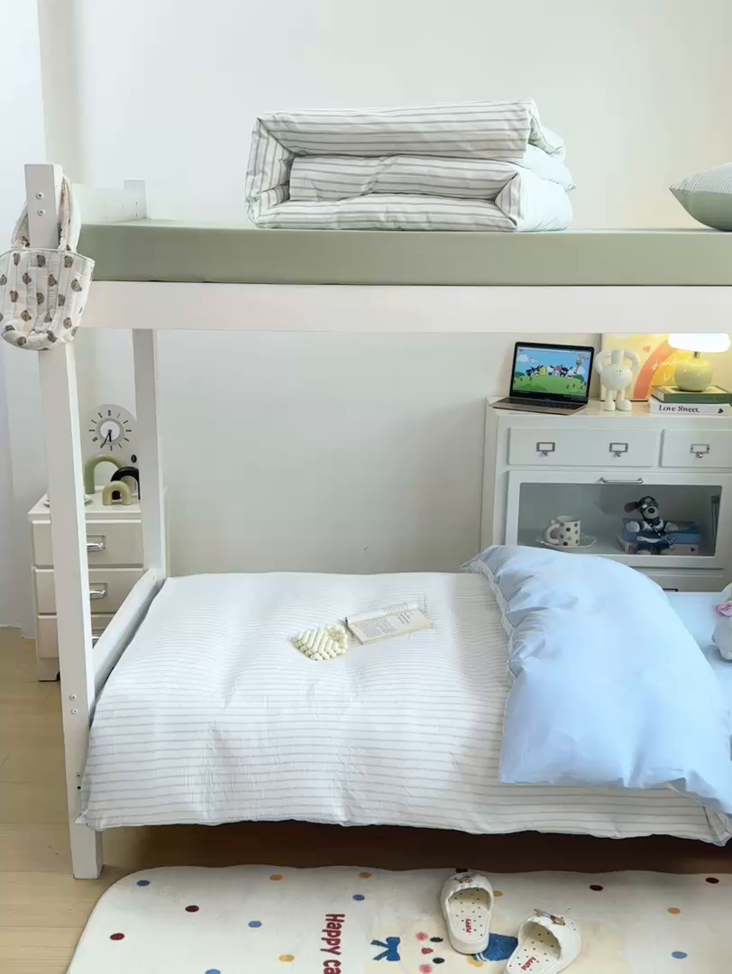 91家纺网 家纺一手货源 找家纺 （总）麒东家纺 2025新款开学季学生ins风条纹方格水洗四件套学生上下铺三件套