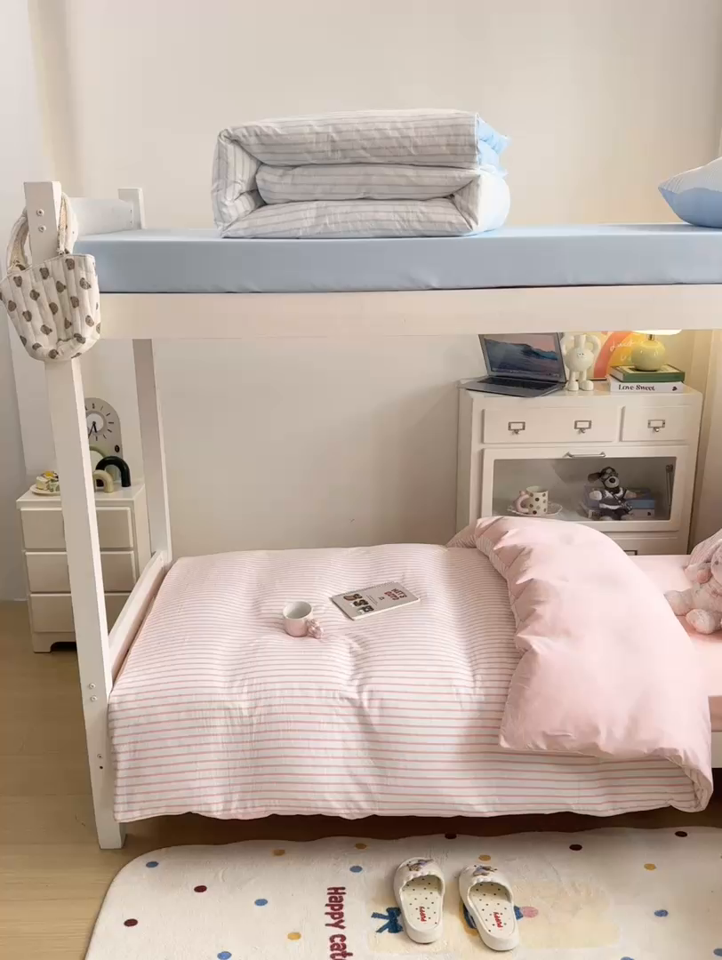 91家纺网 家纺一手货源 找家纺 麒东家纺 2025新款开学季学生ins风条纹方格水洗四件套学生上下铺三件套 条纹黑色