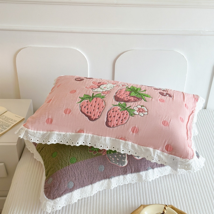 91家纺网 家纺一手货源 找家纺 朴尔家纺-毛巾被 2025新款韩版花边卡通水洗起皱纯棉四层纱布枕巾单枕巾枕巾单件 草莓蝴蝶 52x78cm枕巾一对
