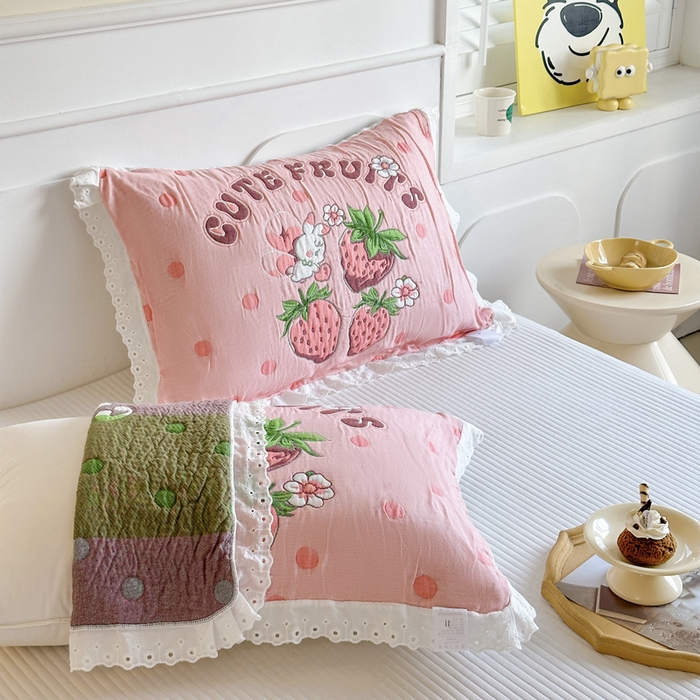 91家纺网 家纺一手货源 找家纺 朴尔家纺-毛巾被 2025新款韩版花边卡通水洗起皱纯棉四层纱布枕巾单枕巾枕巾单件 草莓蝴蝶 52x78cm枕巾一对