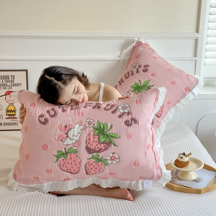 91家纺网 家纺一手货源 找家纺 朴尔家纺-毛巾被 2025新款韩版花边卡通水洗起皱纯棉四层纱布枕巾单枕巾枕巾单件 草莓蝴蝶 52x78cm枕巾一对