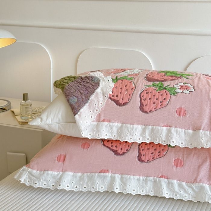 91家纺网 家纺一手货源 找家纺 朴尔家纺-毛巾被 2025新款韩版花边卡通水洗起皱纯棉四层纱布枕巾单枕巾枕巾单件 草莓蝴蝶 52x78cm枕巾一对