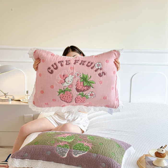 91家纺网 家纺一手货源 找家纺 朴尔家纺-毛巾被 2025新款韩版花边卡通水洗起皱纯棉四层纱布枕巾单枕巾枕巾单件 草莓蝴蝶 52x78cm枕巾一对