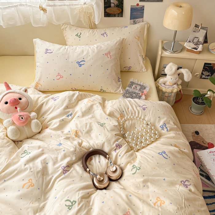 91家纺网 家纺一手货源 找家纺 卡迪熊家纺 2025新款水洗双层纱双拼碎花四件套 爱心蝴蝶结