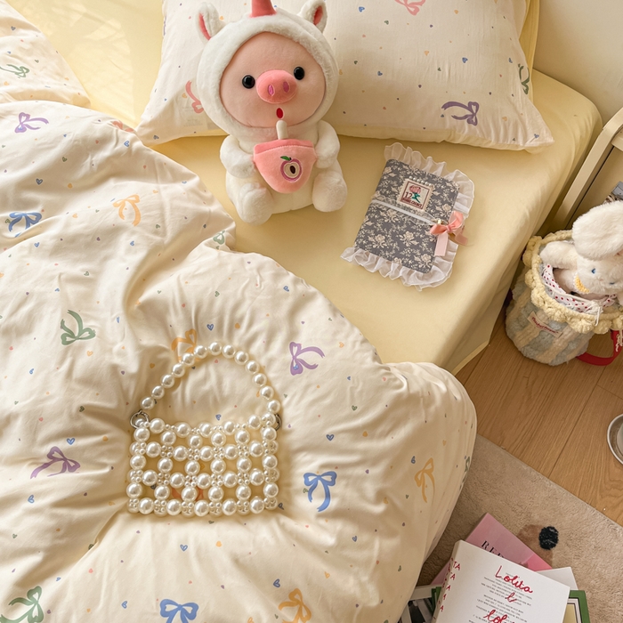 91家纺网 家纺一手货源 找家纺 卡迪熊家纺 2025新款水洗双层纱双拼碎花四件套 爱心蝴蝶结