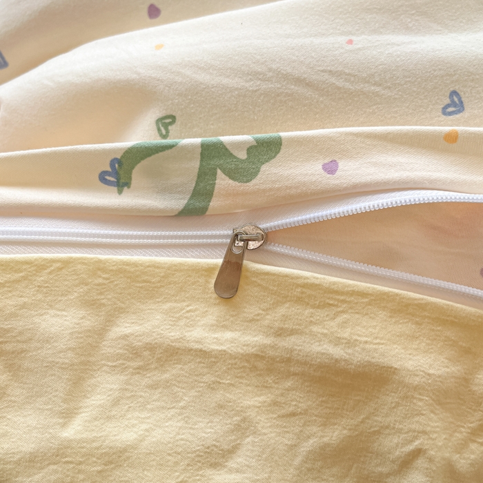 91家纺网 家纺一手货源 找家纺 卡迪熊家纺 2025新款水洗双层纱双拼碎花四件套 爱心蝴蝶结