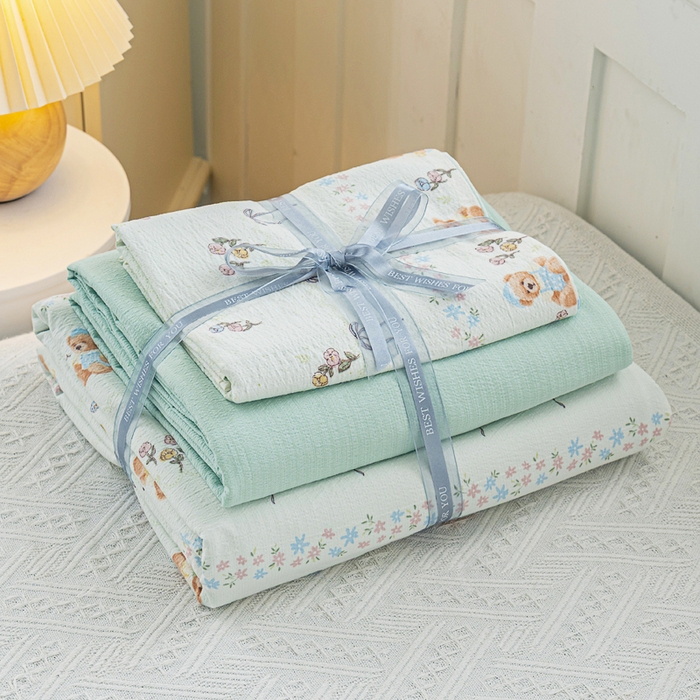 91家纺网 家纺一手货源 找家纺 奇丝雅 2025新款A类有氧超柔云感双层纱皱皱纱学生宿舍三件套家用四件套单被套 薄荷熊