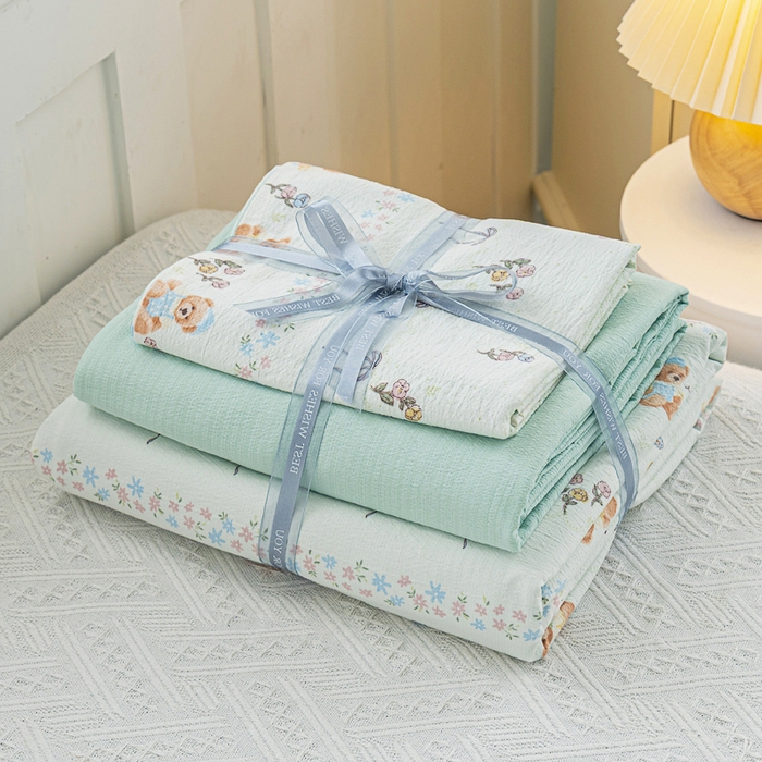 91家纺网 家纺一手货源 找家纺 奇丝雅 2025新款A类有氧超柔云感双层纱皱皱纱学生宿舍三件套家用四件套单被套 薄荷熊