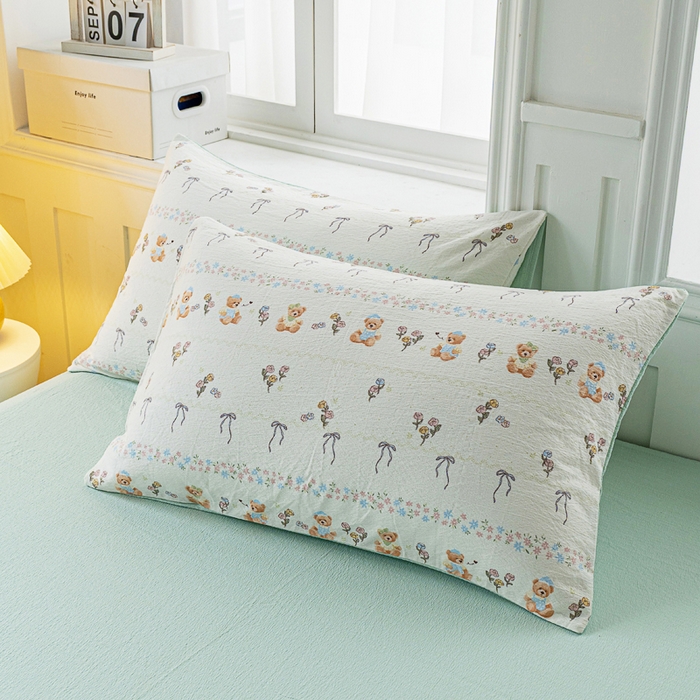 91家纺网 家纺一手货源 找家纺 奇丝雅 2025新款A类有氧超柔云感双层纱皱皱纱学生宿舍三件套家用四件套单被套 薄荷熊