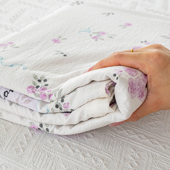 91家纺网 家纺一手货源 找家纺 奇丝雅 2025新款A类有氧超柔云感双层纱皱皱纱学生宿舍三件套家用四件套单被套 花黛罗兰