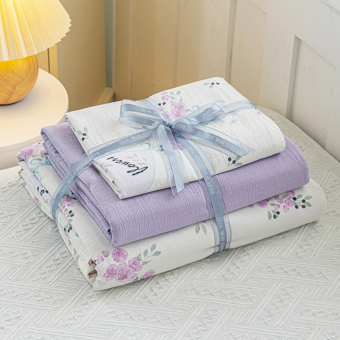 91家纺网 家纺一手货源 找家纺 奇丝雅 2025新款A类有氧超柔云感双层纱皱皱纱学生宿舍三件套家用四件套单被套 花黛罗兰