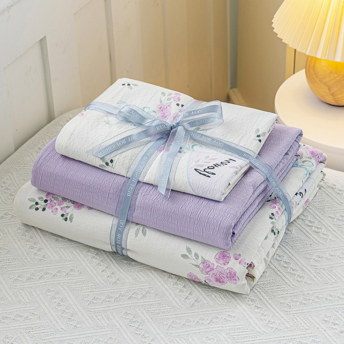 91家纺网 家纺一手货源 找家纺 奇丝雅 2025新款A类有氧超柔云感双层纱皱皱纱学生宿舍三件套家用四件套单被套 花黛罗兰