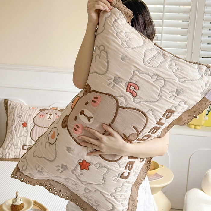 91家纺网 家纺一手货源 找家纺 朴尔家纺-毛巾被 2025新款韩版花边卡通水洗起皱纯棉四层纱布枕巾单枕巾枕巾单件 卡皮巴拉 52x78cm枕巾一对