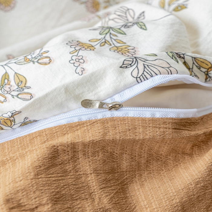 91家纺网 家纺一手货源 找家纺 奇丝雅 2025新款A类有氧超柔云感双层纱皱皱纱学生宿舍三件套家用四件套单被套 山茶花