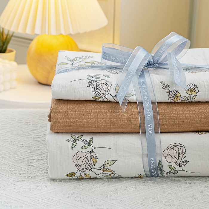 91家纺网 家纺一手货源 找家纺 奇丝雅 2025新款A类有氧超柔云感双层纱皱皱纱学生宿舍三件套家用四件套单被套 山茶花