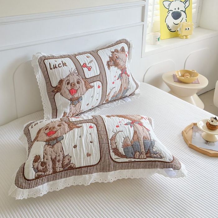 91家纺网 家纺一手货源 找家纺 朴尔家纺-毛巾被 2025新款韩版花边卡通水洗起皱纯棉四层纱布枕巾单枕巾枕巾单件 摩卡狗狗 52x78cm枕巾一对