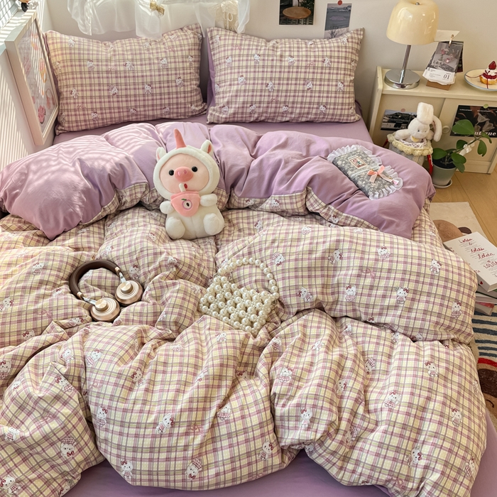 91家纺网 家纺一手货源 找家纺 卡迪熊家纺 2025新款水洗双层纱双拼碎花四件套 格纹猫咪