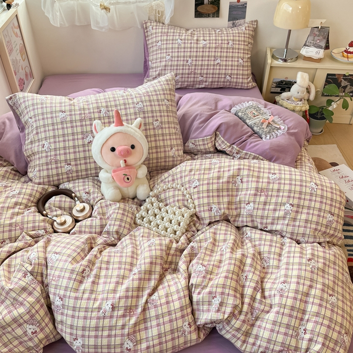 91家纺网 家纺一手货源 找家纺 卡迪熊家纺 2025新款水洗双层纱双拼碎花四件套 格纹猫咪