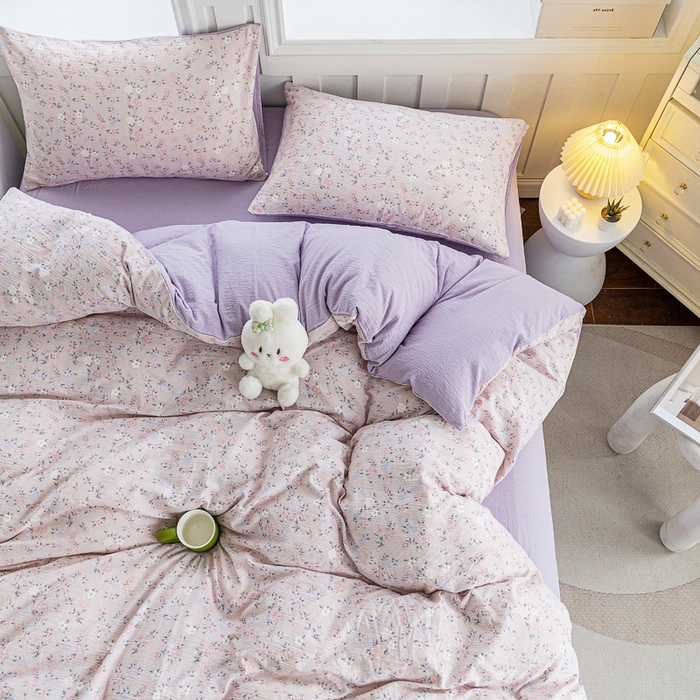 91家纺网 家纺一手货源 找家纺 奇丝雅 2025新款A类有氧超柔云感双层纱皱皱纱学生宿舍三件套家用四件套单被套 碎花紫苏