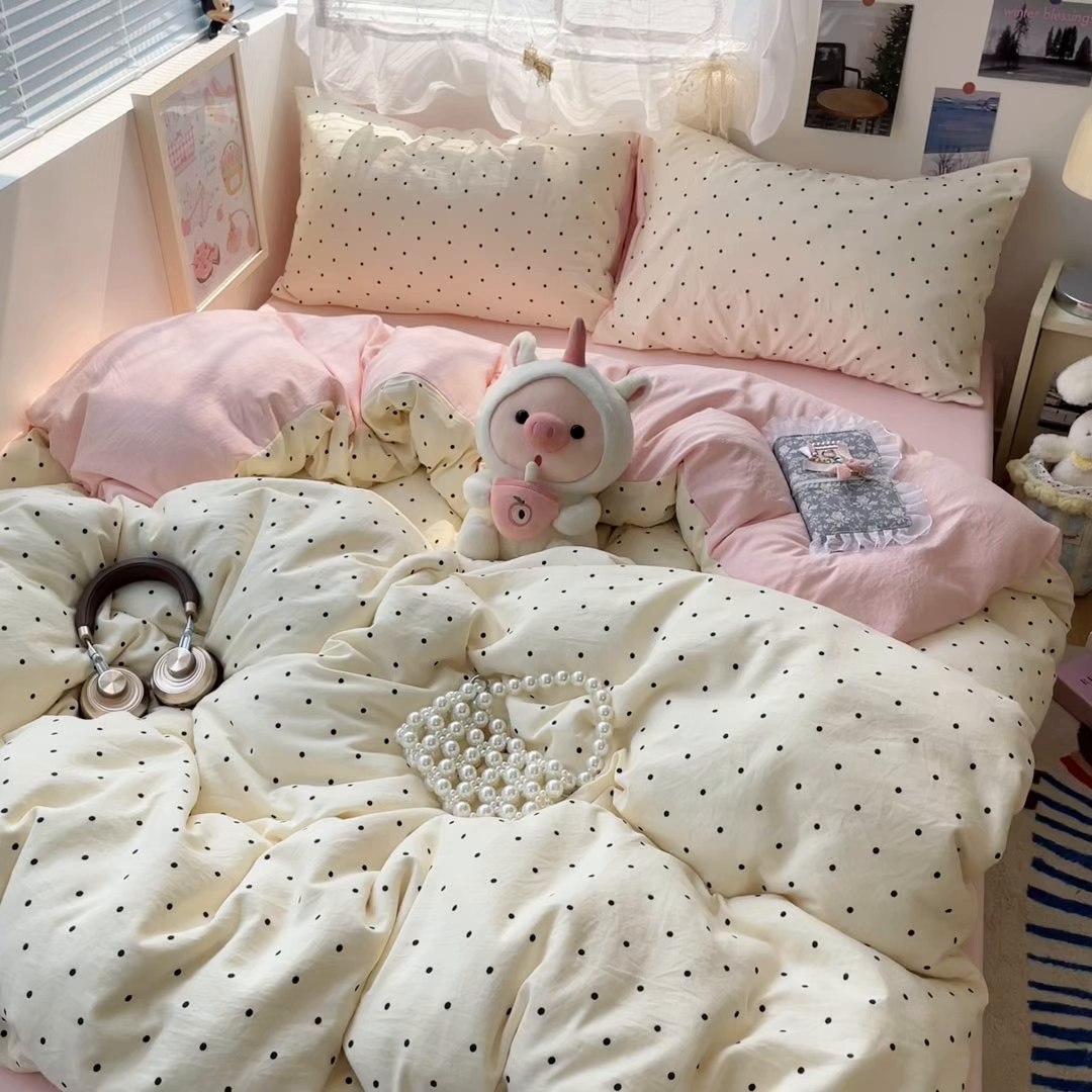 91家纺网 家纺一手货源 找家纺 卡迪熊家纺 2025新款水洗双层纱双拼碎花四件套 黑色波点