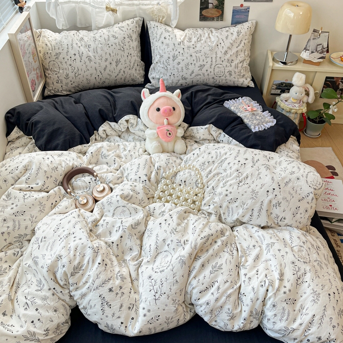 91家纺网 家纺一手货源 找家纺 卡迪熊家纺 2025新款水洗双层纱双拼碎花四件套 花园兔子