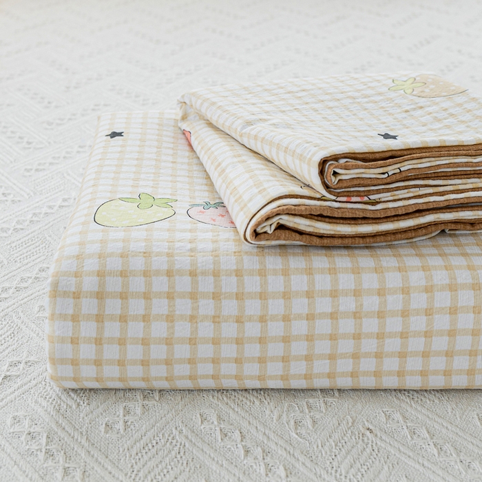 91家纺网 家纺一手货源 找家纺 奇丝雅 2025新款A类有氧超柔云感双层纱皱皱纱学生宿舍三件套家用四件套单被套 郁可草莓