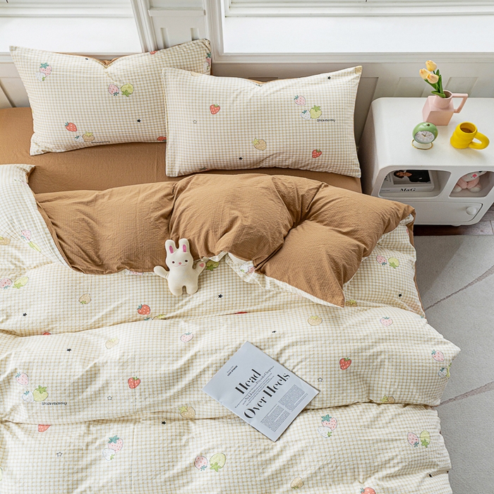 91家纺网 家纺一手货源 找家纺 奇丝雅 2025新款A类有氧超柔云感双层纱皱皱纱学生宿舍三件套家用四件套单被套 郁可草莓