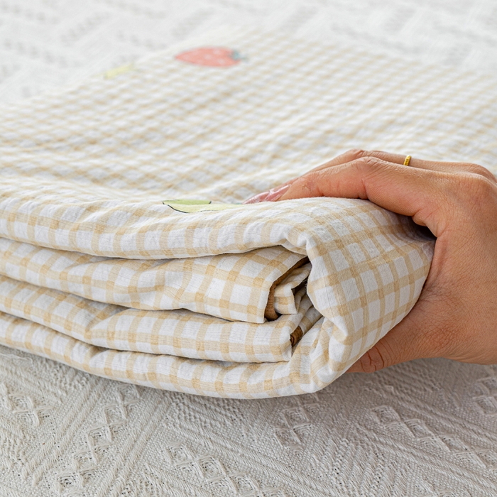 91家纺网 家纺一手货源 找家纺 奇丝雅 2025新款A类有氧超柔云感双层纱皱皱纱学生宿舍三件套家用四件套单被套 郁可草莓