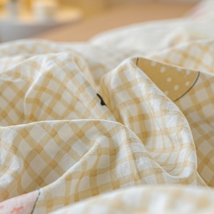 91家纺网 家纺一手货源 找家纺 奇丝雅 2025新款A类有氧超柔云感双层纱皱皱纱学生宿舍三件套家用四件套单被套 郁可草莓