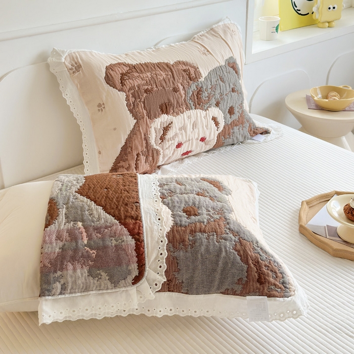 91家纺网 家纺一手货源 找家纺 朴尔家纺-毛巾被 2025新款韩版花边卡通水洗起皱纯棉四层纱布枕巾单枕巾枕巾单件 熊熊一家 52x78cm枕巾一对