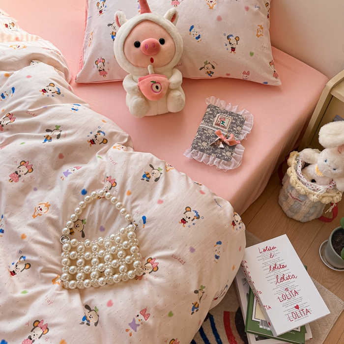 91家纺网 家纺一手货源 找家纺 卡迪熊家纺 2025新款水洗双层纱双拼碎花四件套 欢乐聚会