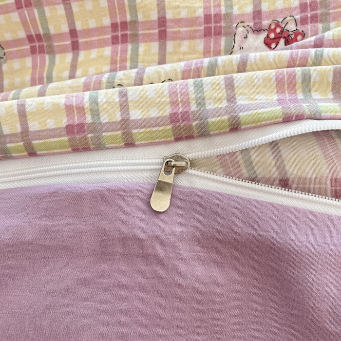 91家纺网 家纺一手货源 找家纺 彩韵家纺 2025新款水洗双层纱双拼碎花四件套 格纹猫咪