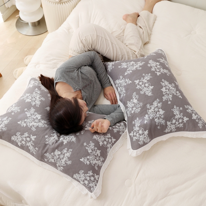 91家纺网 家纺一手货源 找家纺 朴尔家纺-毛巾被 2025新款韩版小碎花边全棉纯棉三层纱布枕巾单枕巾枕巾单件 芬芳-灰 52x78cm枕巾一对