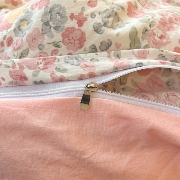 91家纺网 家纺一手货源 找家纺 卡迪熊家纺 2025新款水洗双层纱双拼碎花四件套 满满花海