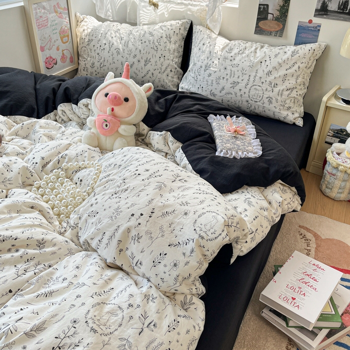 91家纺网 家纺一手货源 找家纺 彩韵家纺 2025新款水洗双层纱双拼碎花四件套 花园兔子