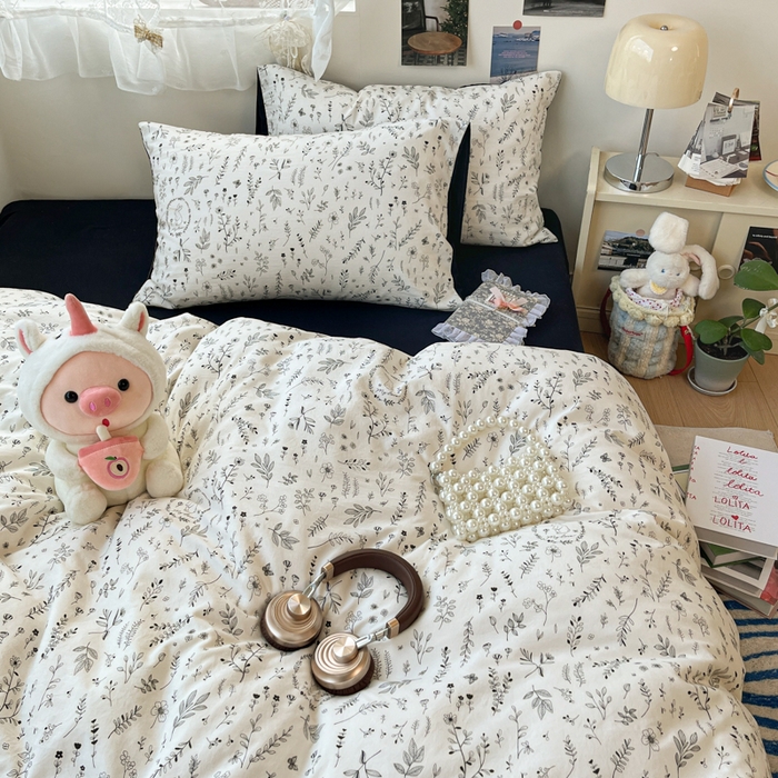 91家纺网 家纺一手货源 找家纺 彩韵家纺 2025新款水洗双层纱双拼碎花四件套 花园兔子