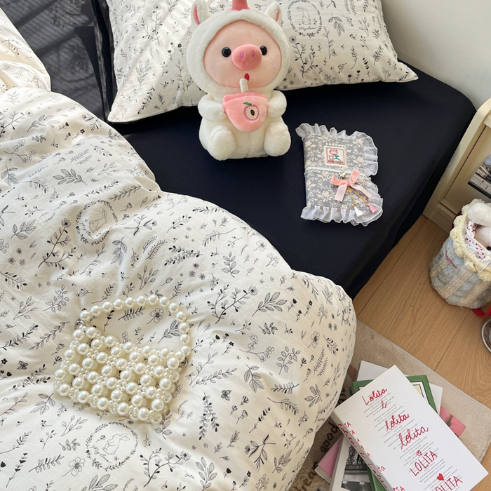 91家纺网 家纺一手货源 找家纺 彩韵家纺 2025新款水洗双层纱双拼碎花四件套 花园兔子