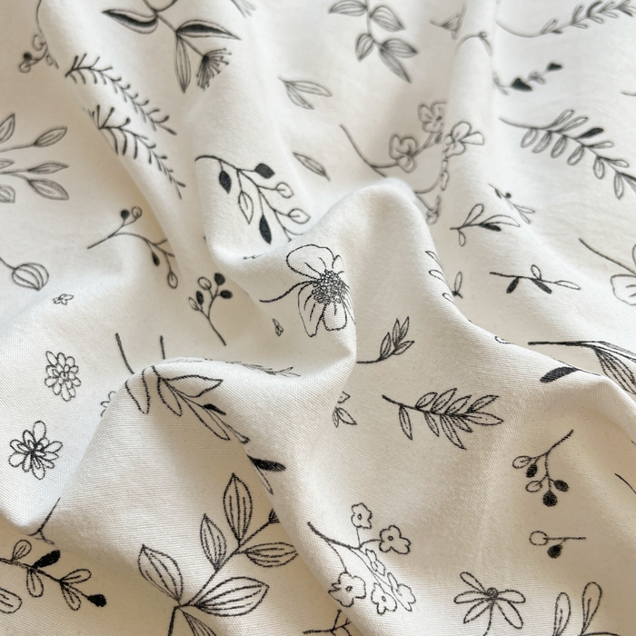 91家纺网 家纺一手货源 找家纺 彩韵家纺 2025新款水洗双层纱双拼碎花四件套 花园兔子