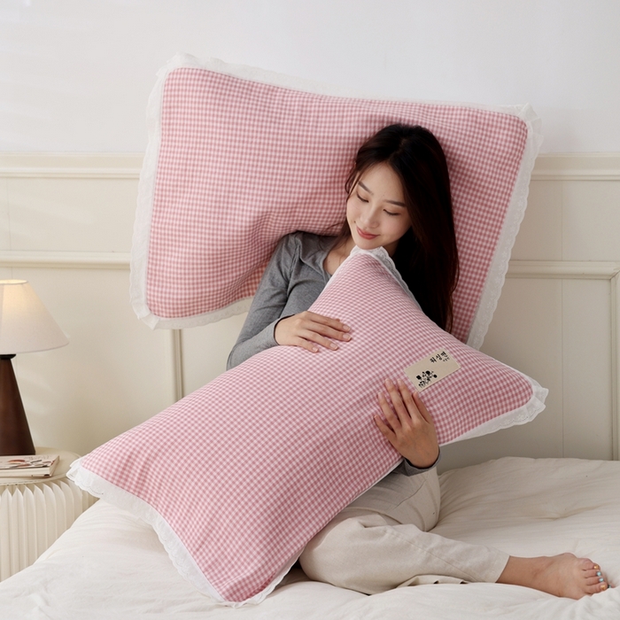 91家纺网 家纺一手货源 找家纺 朴尔家纺-毛巾被 2025新款韩版小碎花边全棉纯棉三层纱布枕巾单枕巾枕巾单件 韩式小格-粉 52x78cm枕巾一对