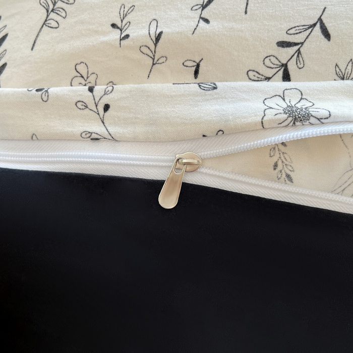 91家纺网 家纺一手货源 找家纺 彩韵家纺 2025新款水洗双层纱双拼碎花四件套 花园兔子