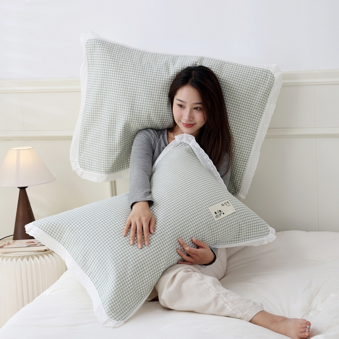 91家纺网 家纺一手货源 找家纺 朴尔家纺-毛巾被 2025新款韩版小碎花边全棉纯棉三层纱布枕巾单枕巾枕巾单件 韩式小格-绿 52x78cm枕巾一对