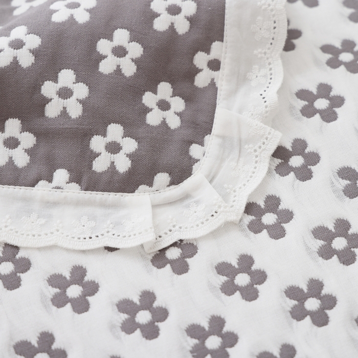 91家纺网 家纺一手货源 找家纺 朴尔家纺-毛巾被 2025新款韩版小碎花边全棉纯棉三层纱布枕巾单枕巾枕巾单件 樱花季-灰 52x78cm枕巾一对