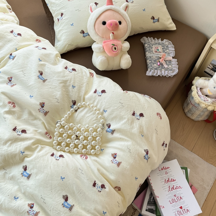 91家纺网 家纺一手货源 找家纺 彩韵家纺 2025新款水洗双层纱双拼碎花四件套 腊肠狗狗