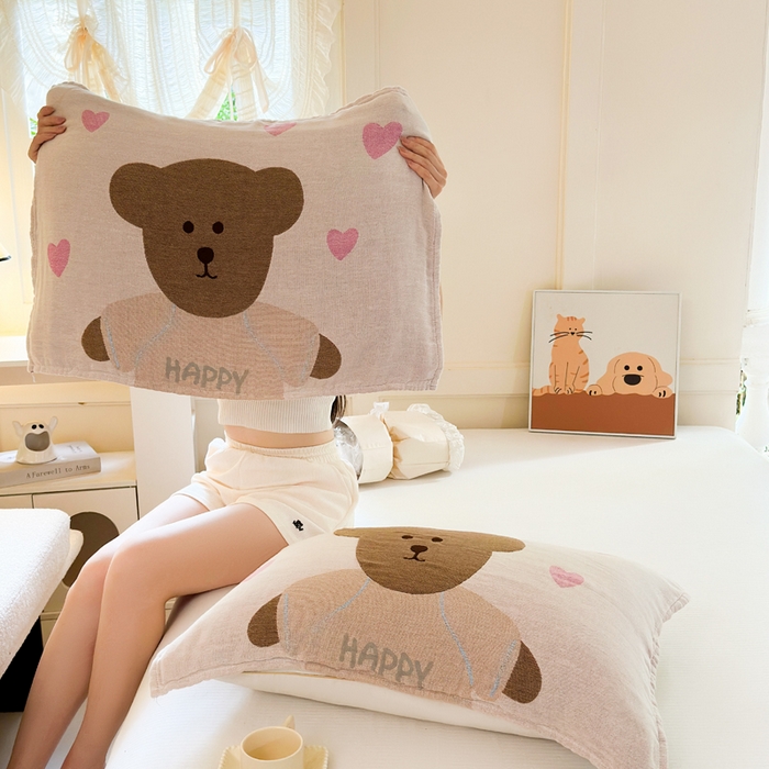91家纺网 家纺一手货源 找家纺 朴尔家纺-毛巾被 2025新款全棉纯棉多柔AB版定位四层纱布枕巾单枕巾枕巾单件 桃心熊 52x75cm枕巾一对
