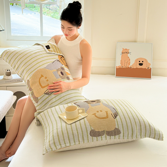 91家纺网 家纺一手货源 找家纺 朴尔家纺-毛巾被 2025新款全棉纯棉多柔AB版定位四层纱布枕巾单枕巾枕巾单件 玩趣南瓜熊 52x75cm枕巾一对