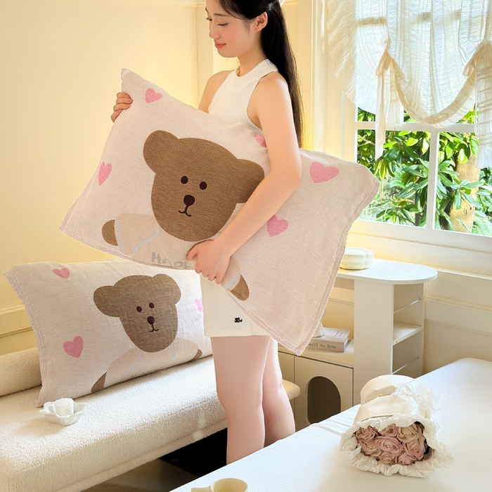 91家纺网 家纺一手货源 找家纺 朴尔家纺-毛巾被 2025新款全棉纯棉多柔AB版定位四层纱布枕巾单枕巾枕巾单件 桃心熊 52x75cm枕巾一对